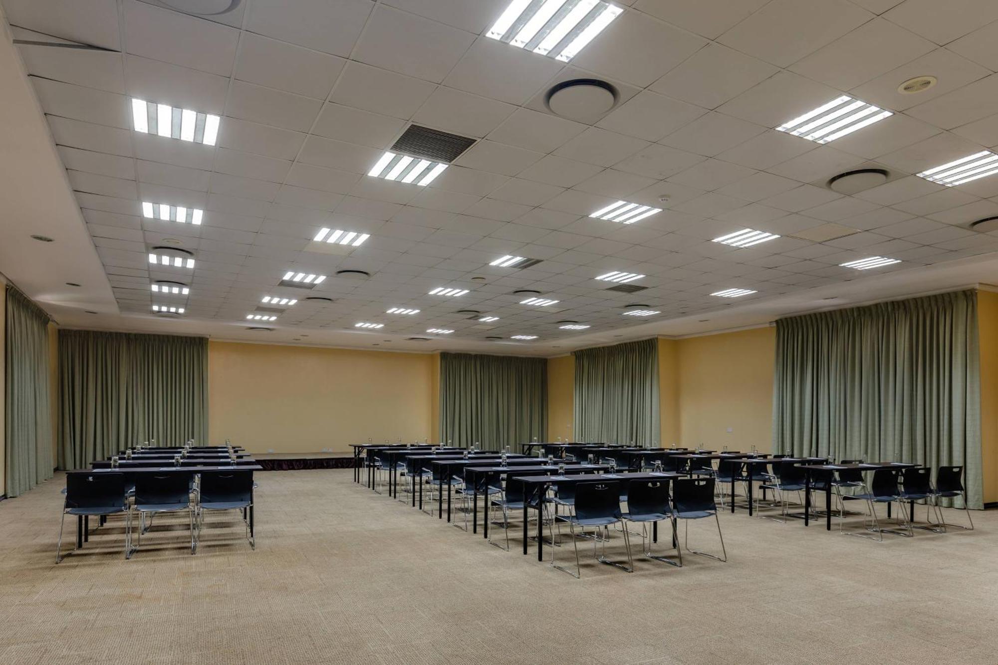 Protea Hotel By Marriott Benin City Select Emotan Экстерьер фото