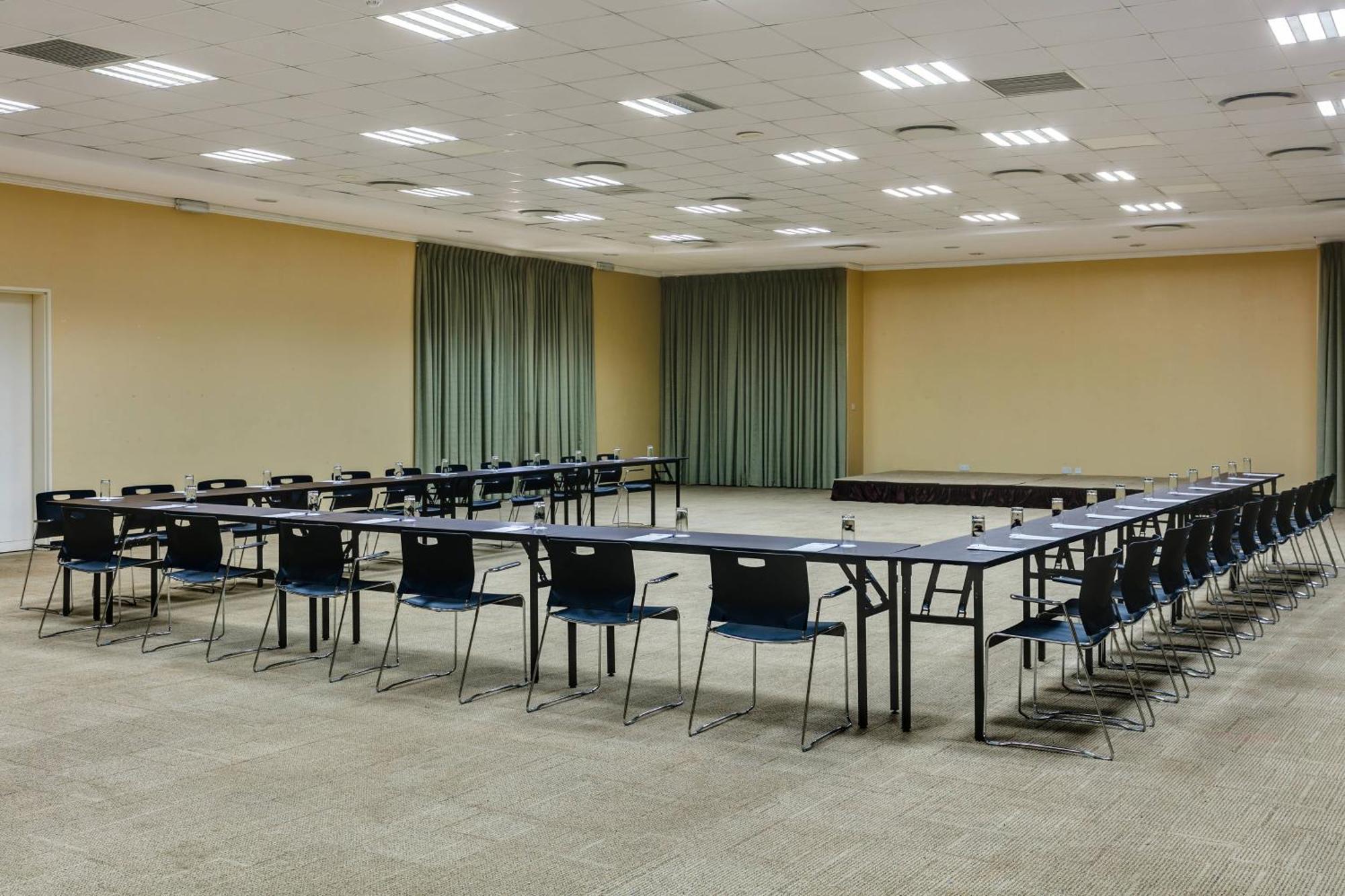 Protea Hotel By Marriott Benin City Select Emotan Экстерьер фото