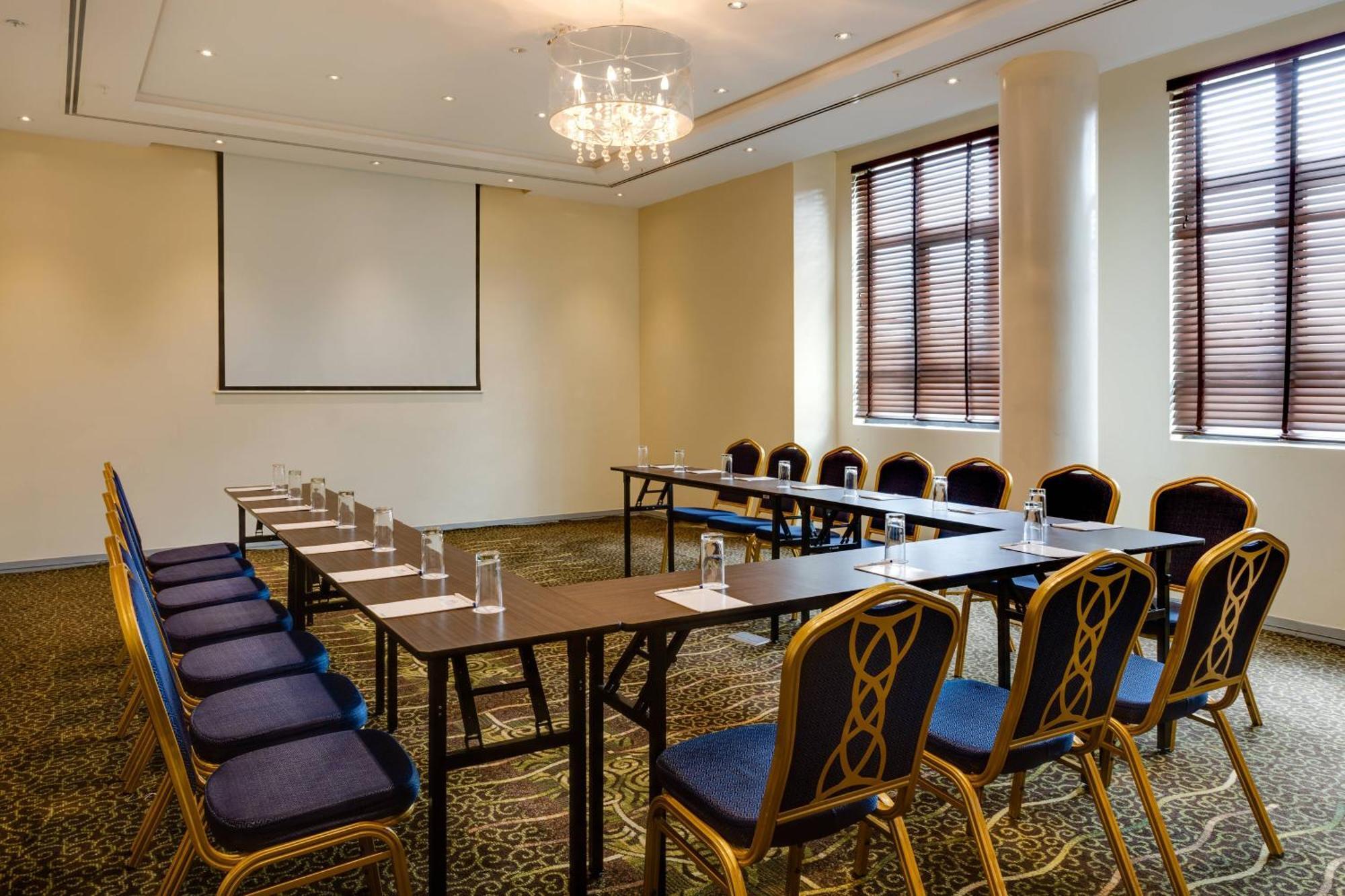 Protea Hotel By Marriott Benin City Select Emotan Экстерьер фото
