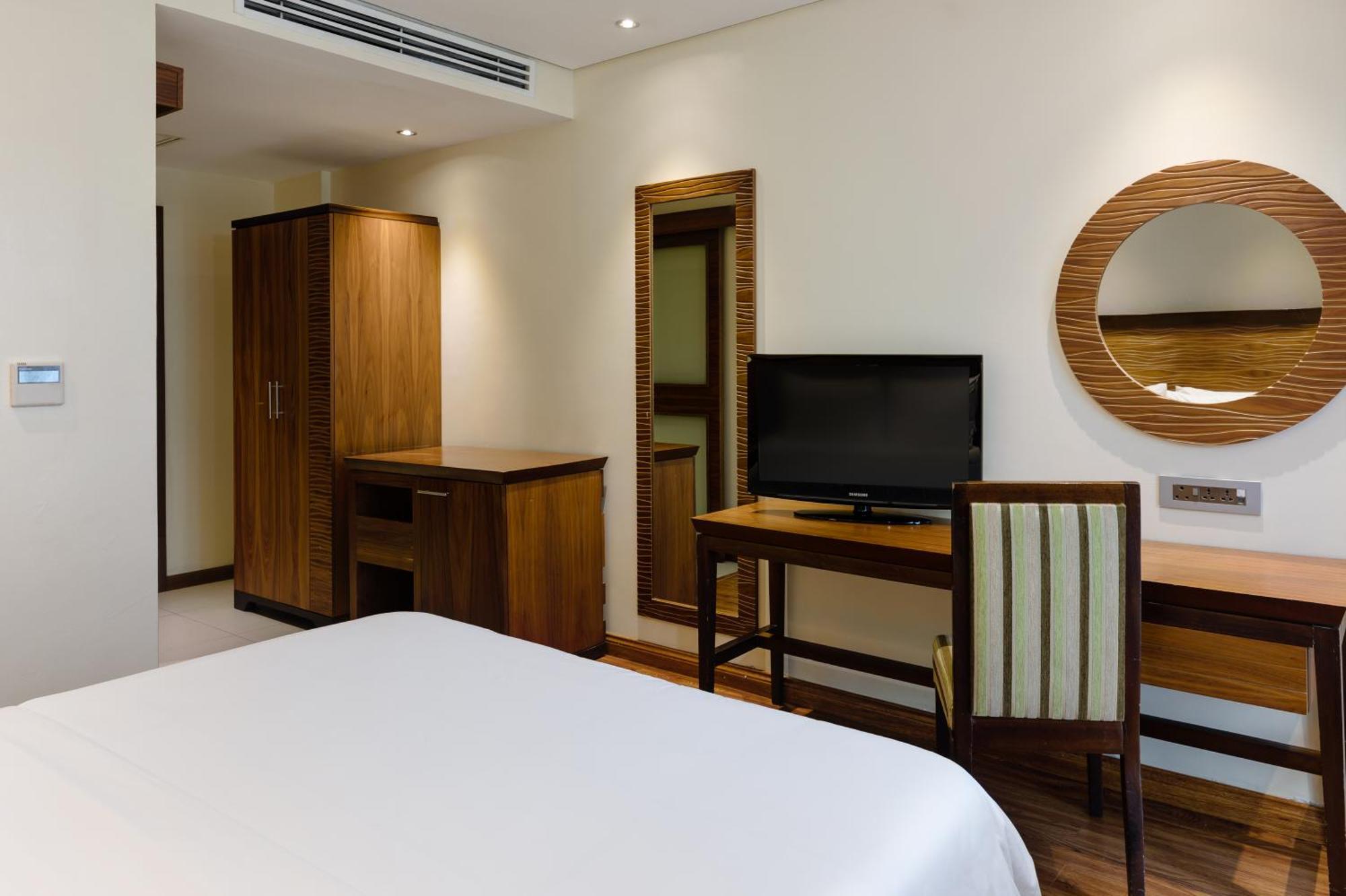 Protea Hotel By Marriott Benin City Select Emotan Экстерьер фото