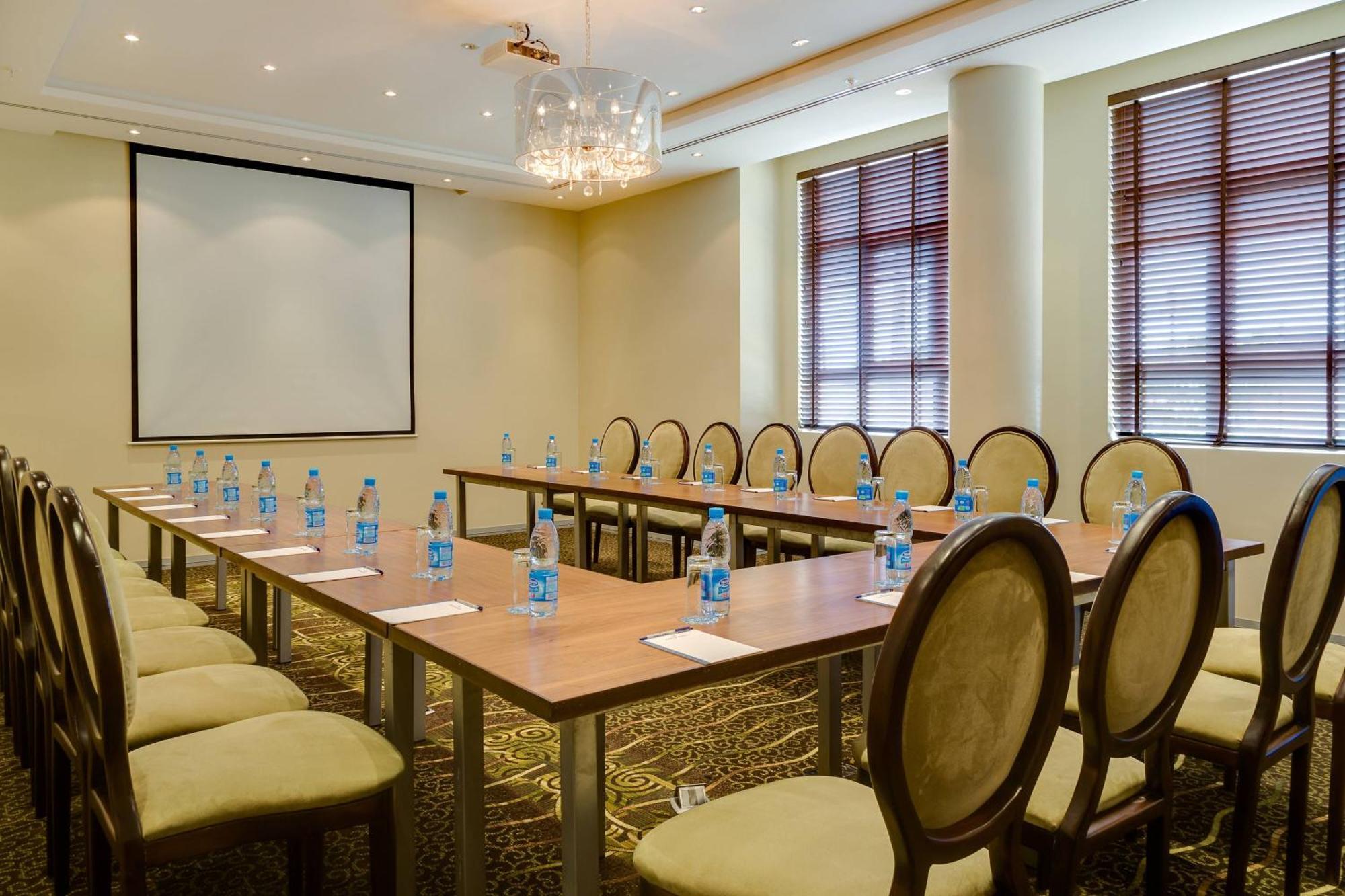 Protea Hotel By Marriott Benin City Select Emotan Экстерьер фото