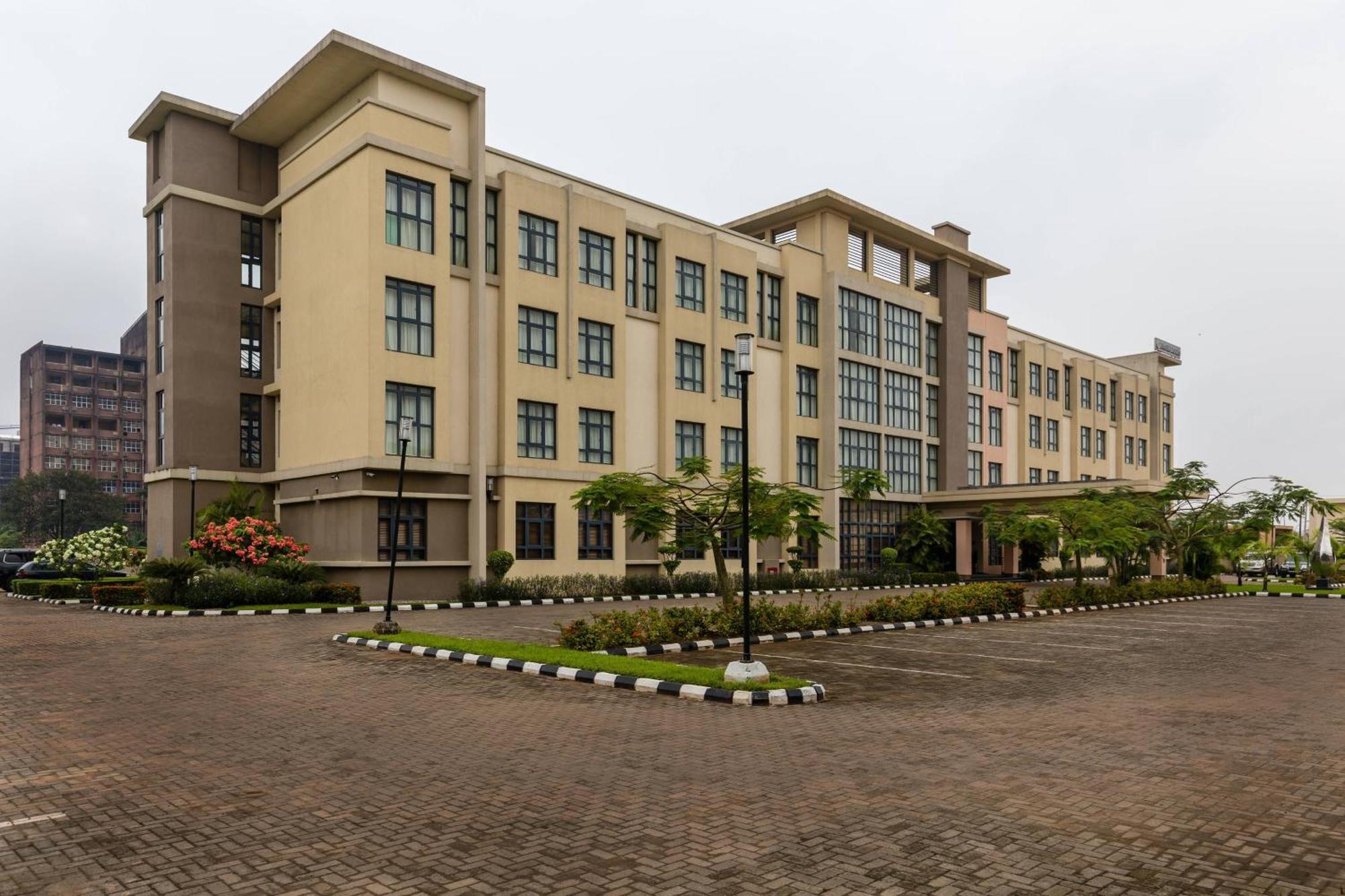 Protea Hotel By Marriott Benin City Select Emotan Экстерьер фото