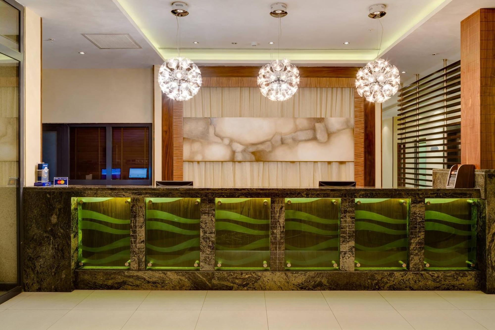 Protea Hotel By Marriott Benin City Select Emotan Экстерьер фото