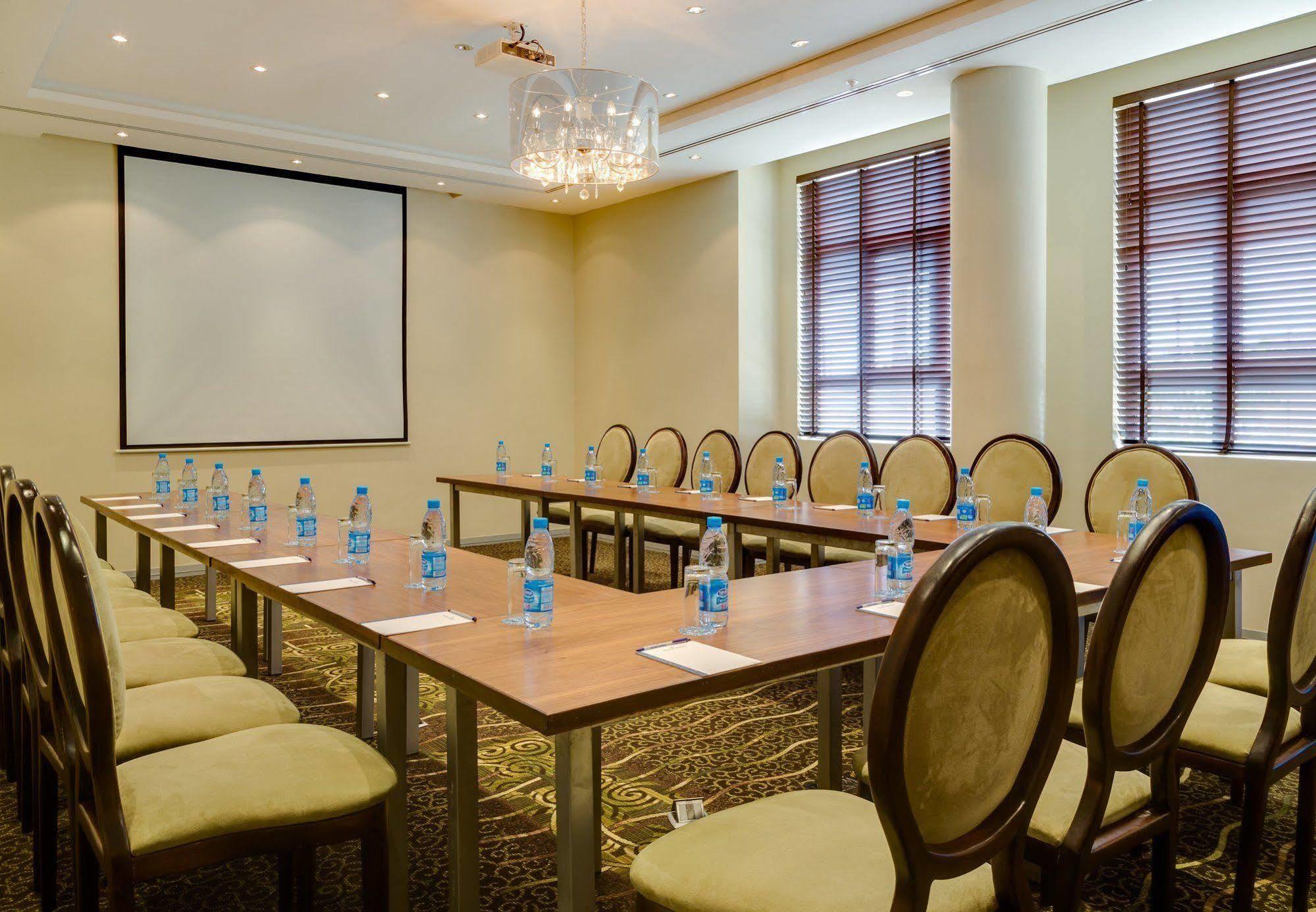 Protea Hotel By Marriott Benin City Select Emotan Экстерьер фото